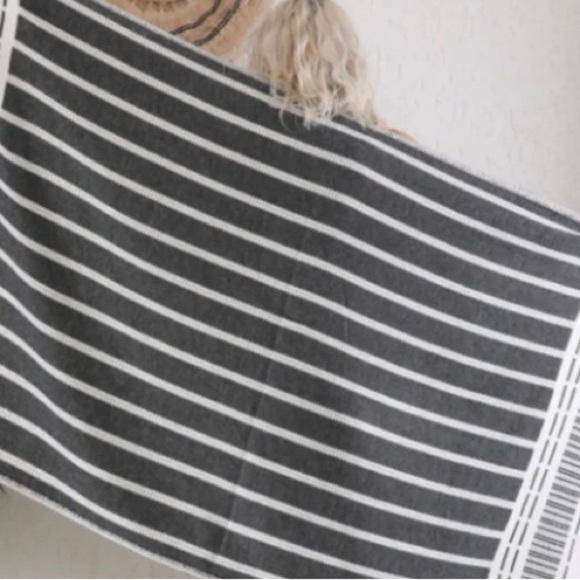 S X S W Desert Red Towel Blanket FLiPSiDE Threads Anthropologie Organic Cotton - Picture 10 of 14